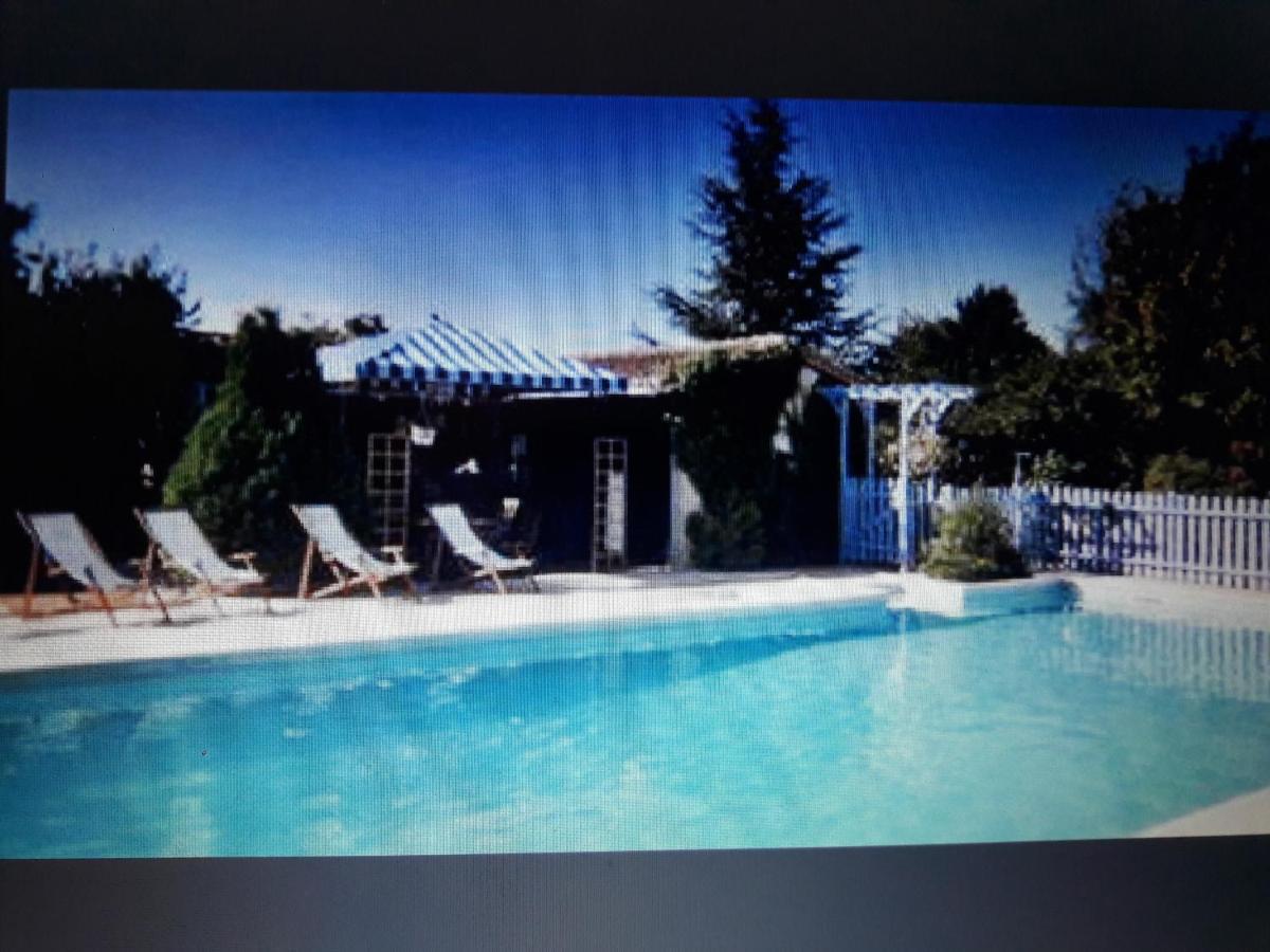 Bed and Breakfast Les Pierres Blanches à Bonneuil-Matours Extérieur photo