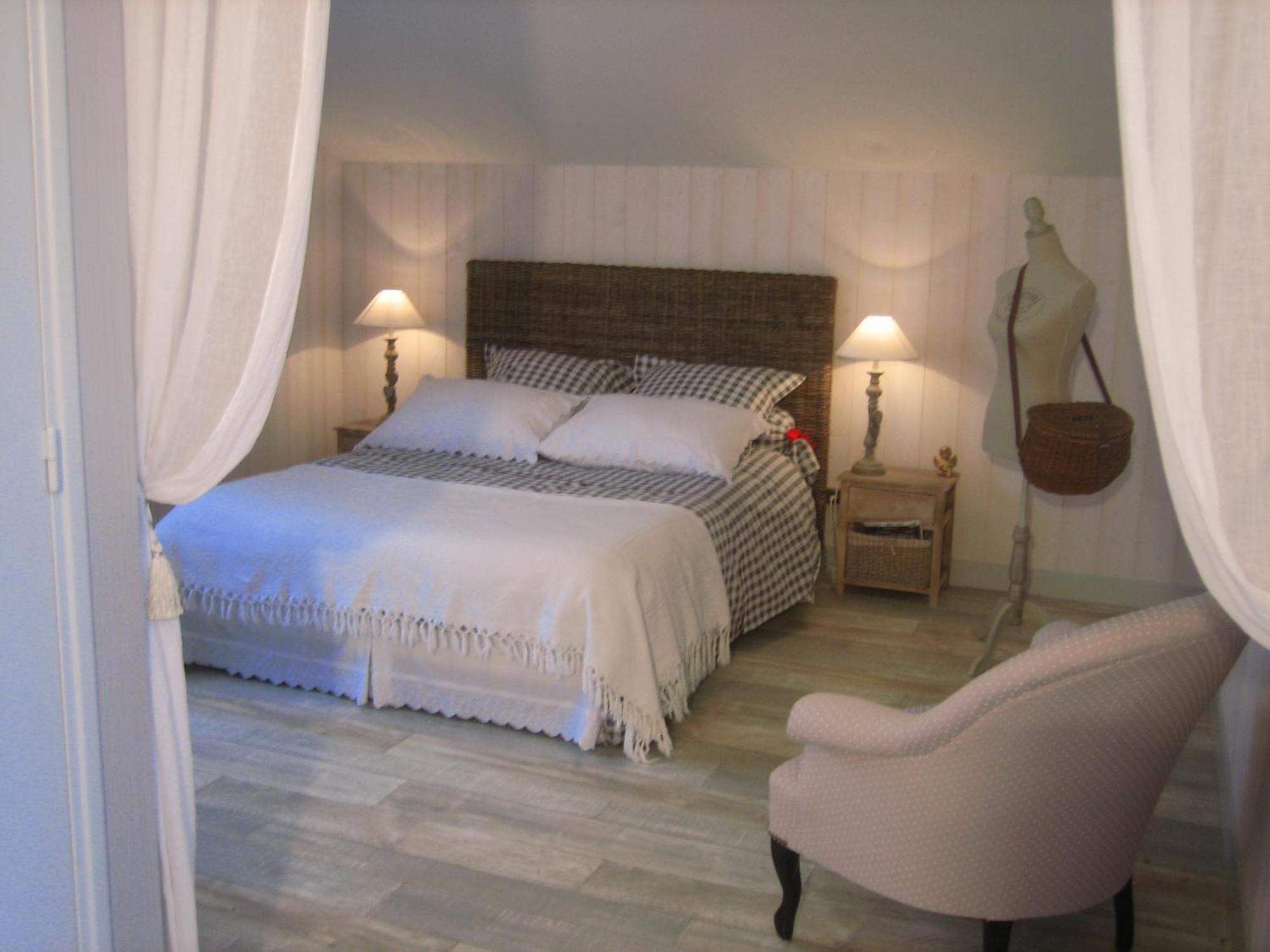 Bed and Breakfast Les Pierres Blanches à Bonneuil-Matours Extérieur photo